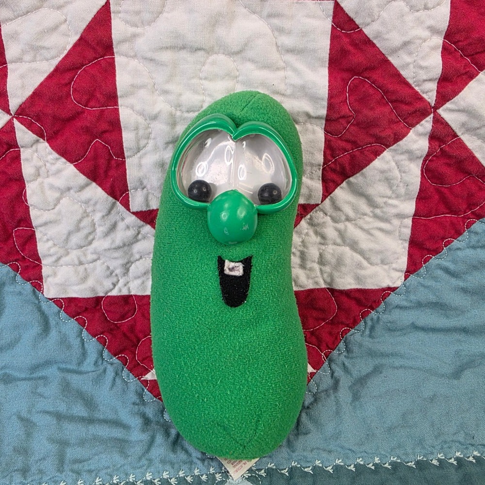 Fisher Price VeggieTales Larry the Cucumber‎ Plush Toy 77490 Green 1998
